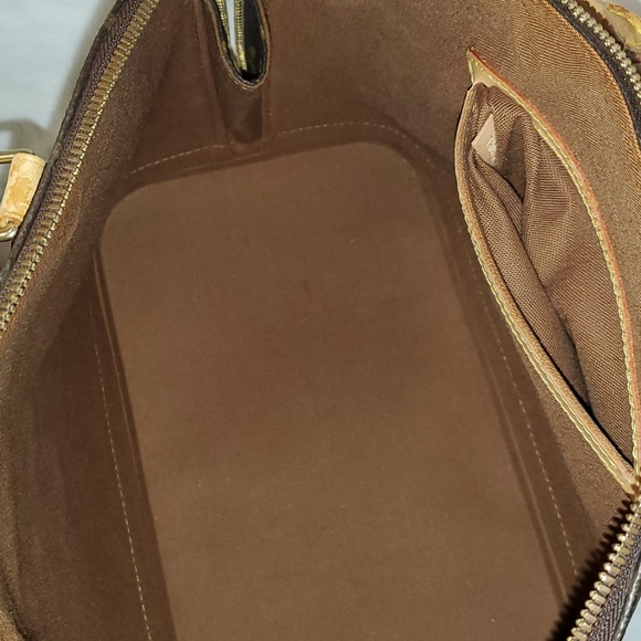 Louis Vuitton Handbag- - Picture 13 of 16